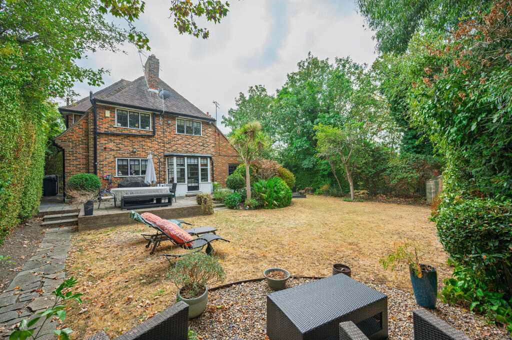 House in London, Hampstead Garden Suburb - View 5
