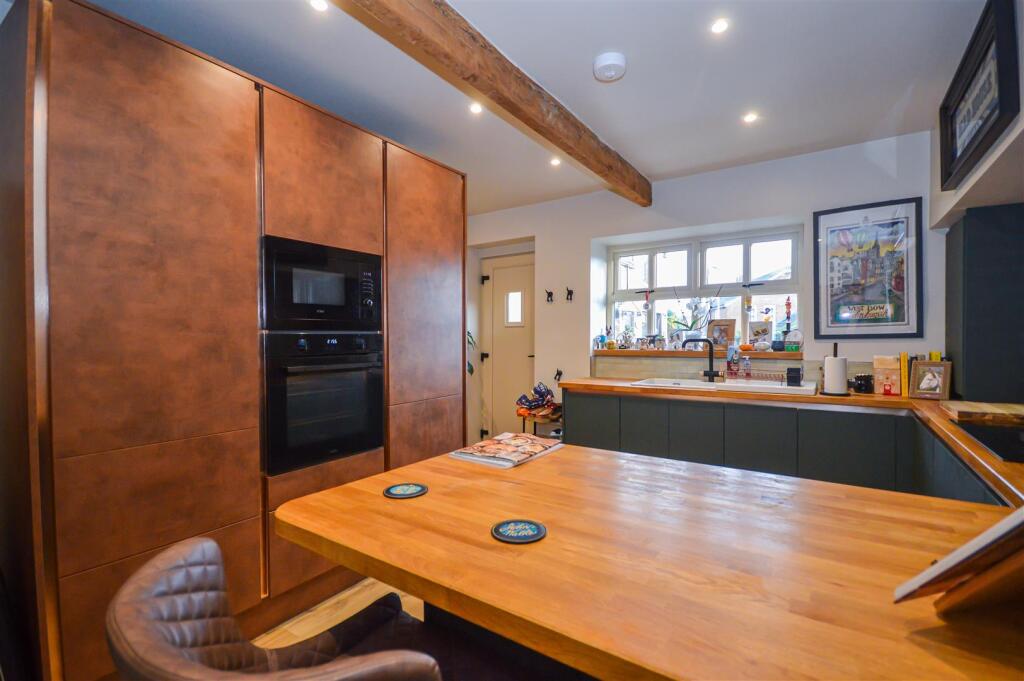 House in Wakefield, Crigglestone - View 2