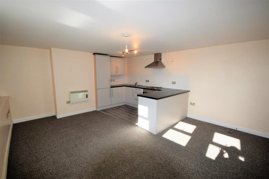 Apartment in Calderdale, Well Head, Claremount - View 5