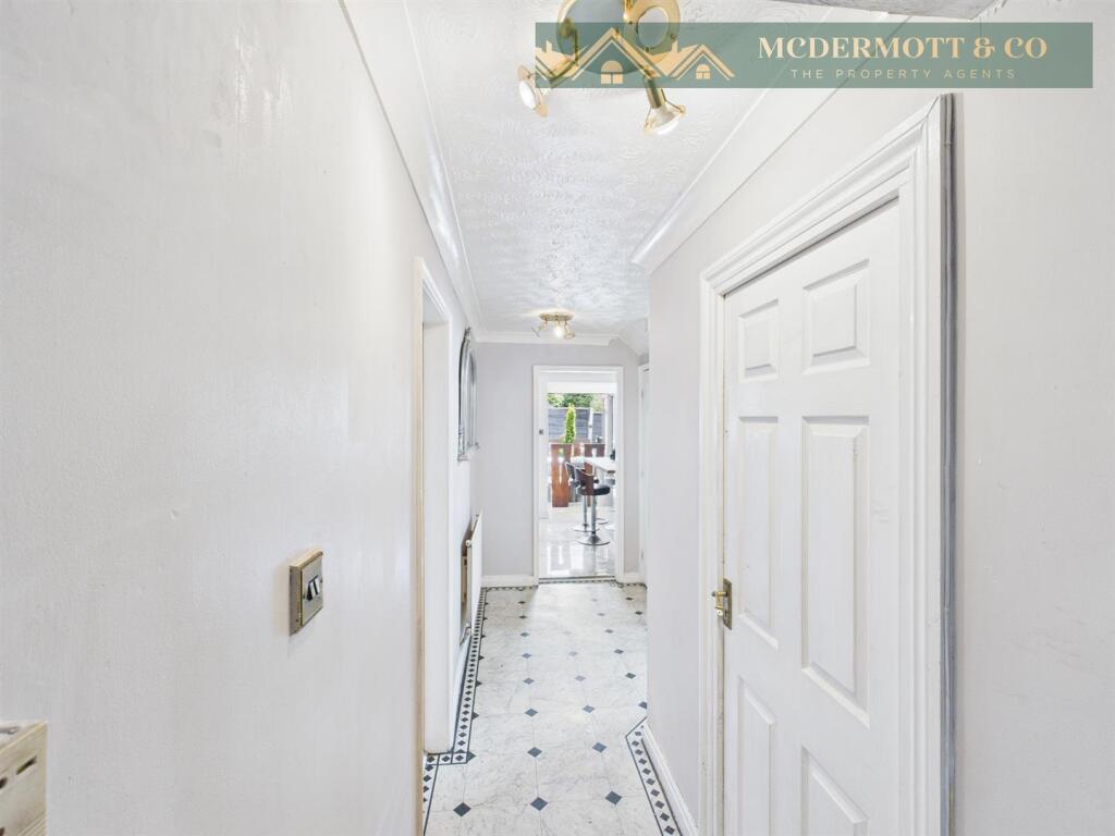 Lowcroft Crescent, Chadderton photo 3