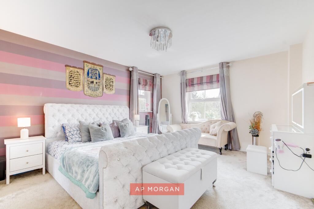 House in Birmingham, West Midlands - More