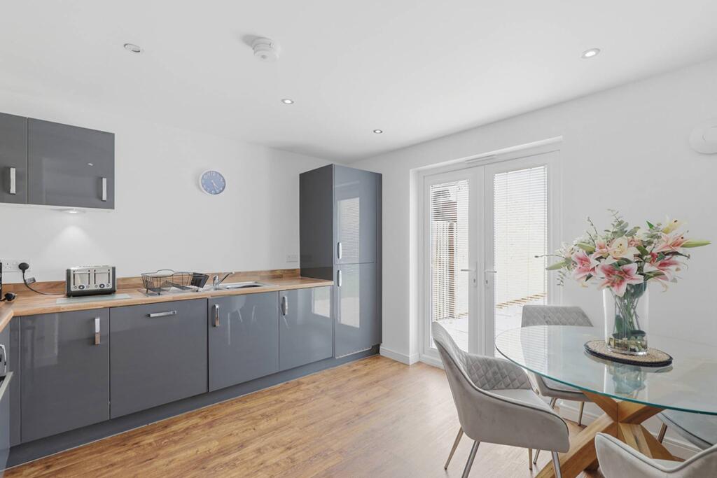House in Viewpark, Langmuir, Kirkwood - View 2
