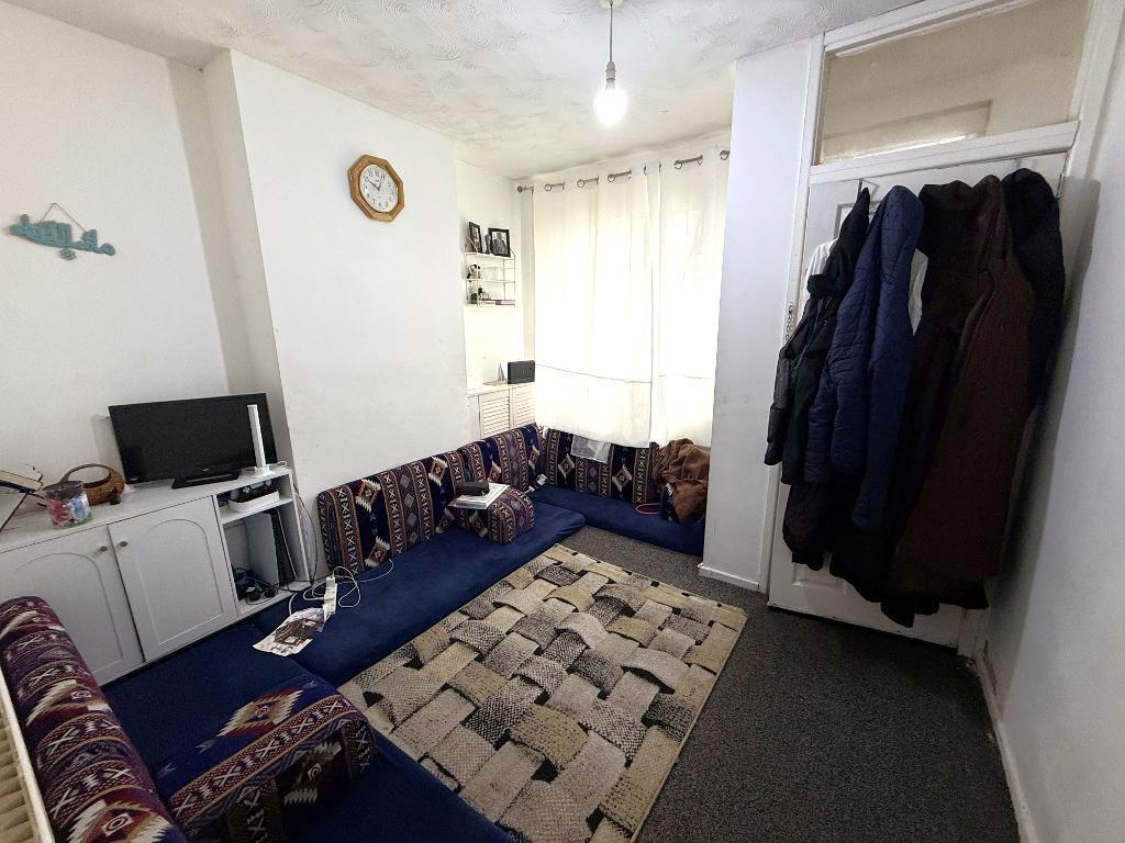 House in Luton - View 2