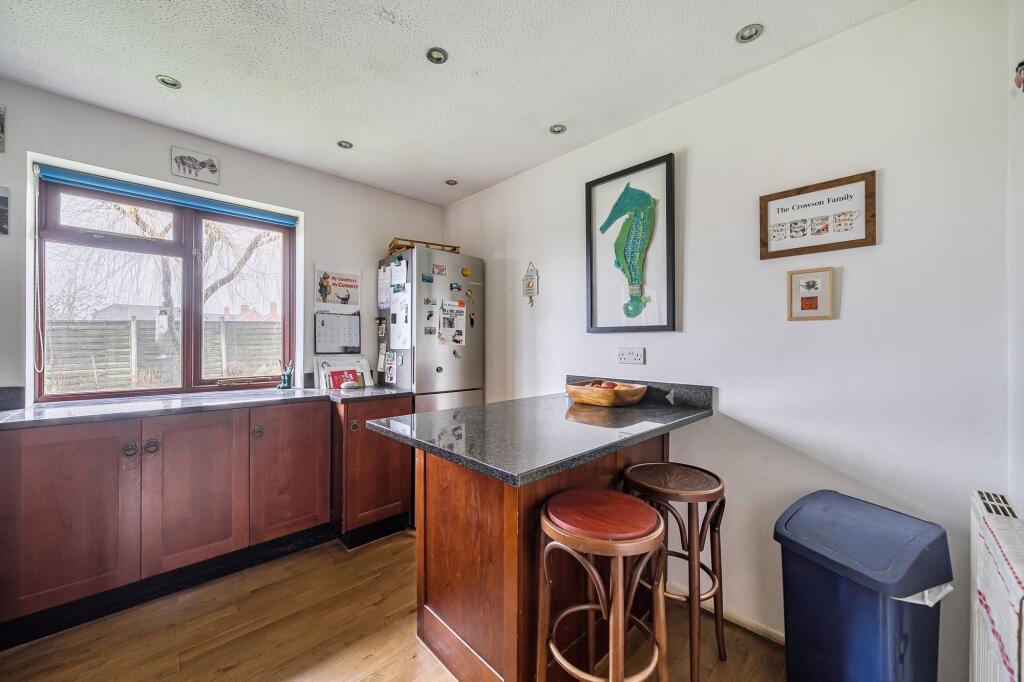 Waverley Close, Hook, RG29 1AT photo 4