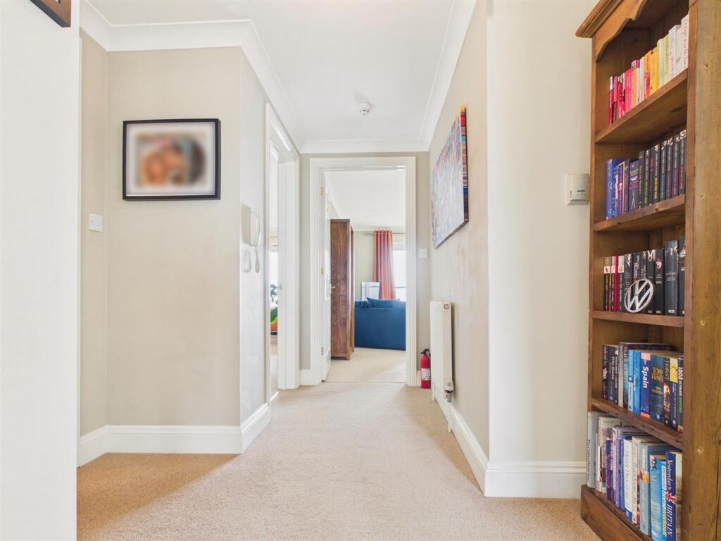 Apartment in Truro - More