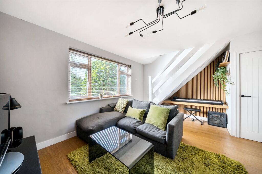 Apartment in Woking, Surrey - View 2