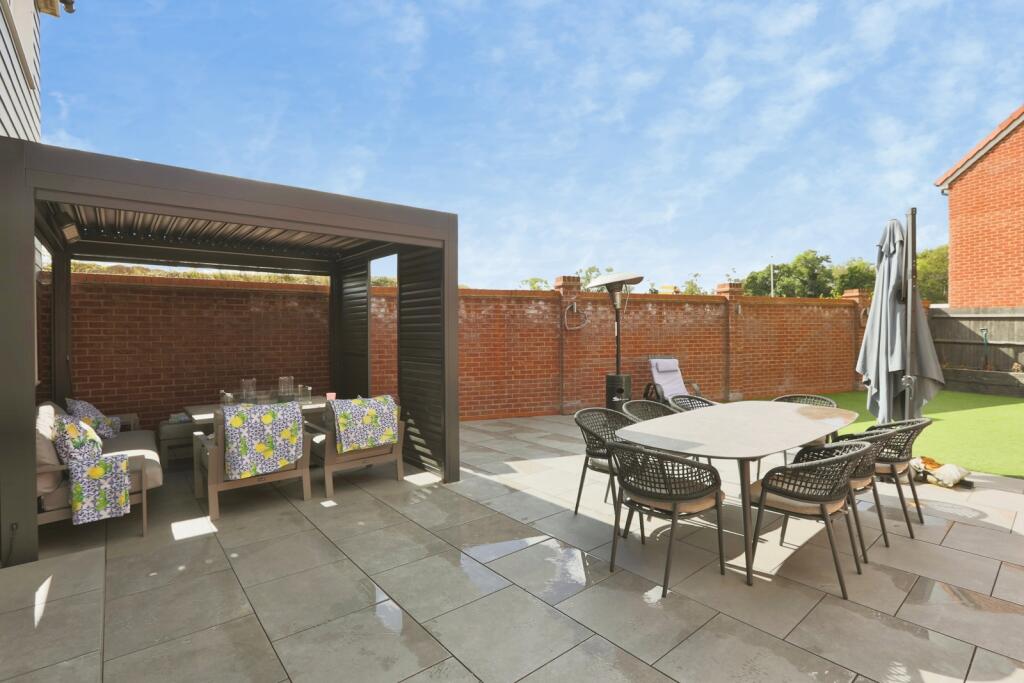 House in Redhill - View 3
