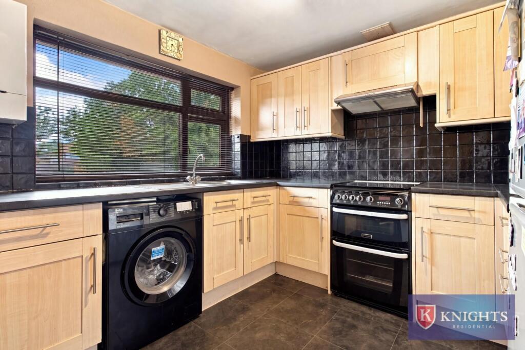 Apartment in Broxbourne, Churchgate - View 5