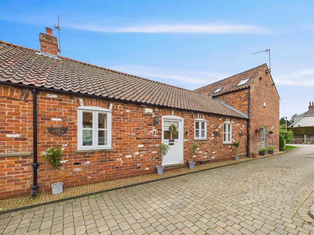 2-bed house on White House Mews, North Ferriby, £290,000