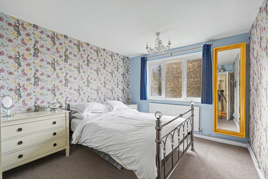 Apartment in Rochester, Kent - View 5