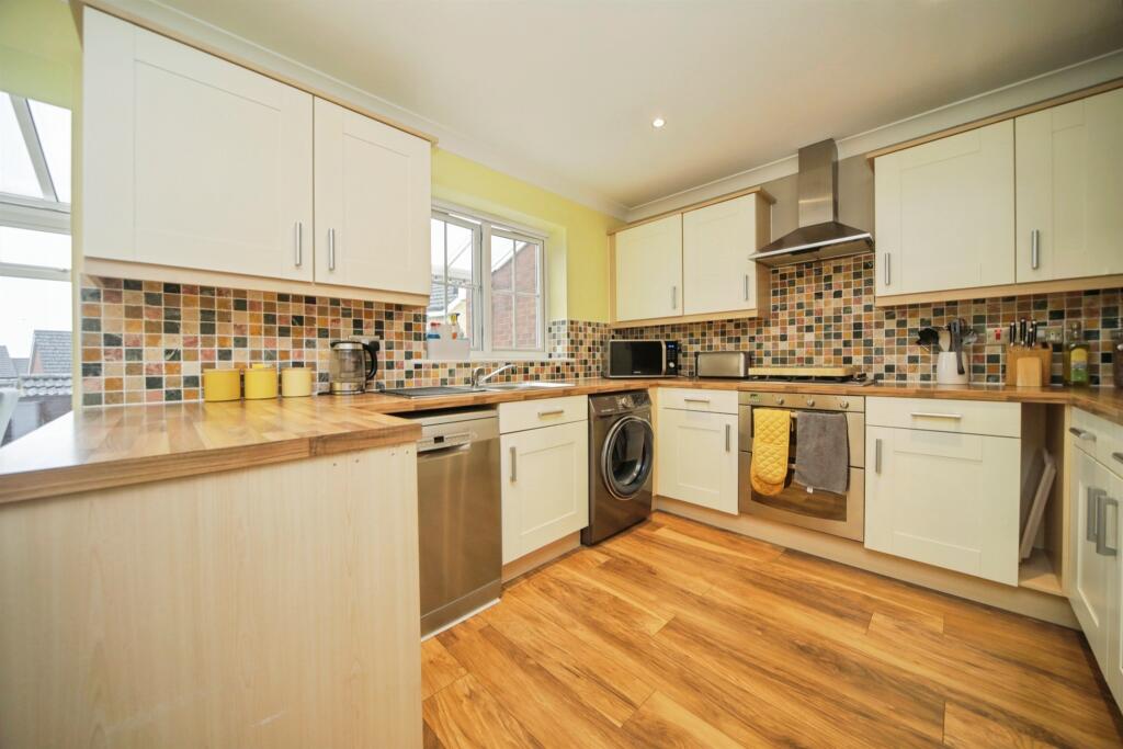 Eagle Close, Stowmarket photo 2