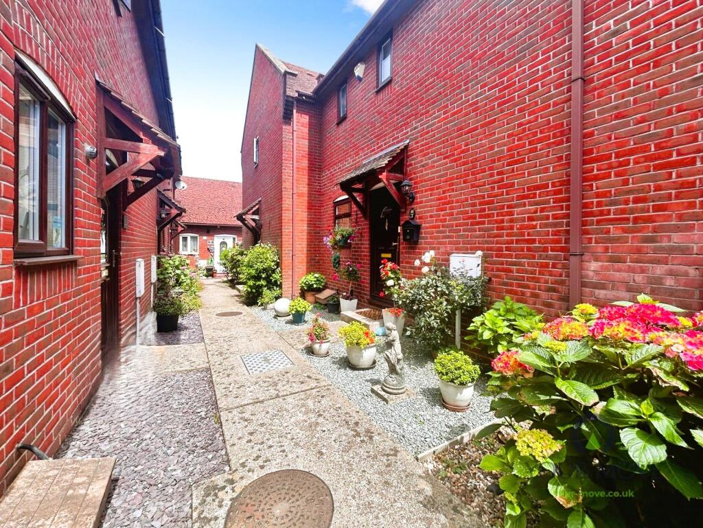Main image of property: Riverside Mews, Bridle Path, Croydon, CR0