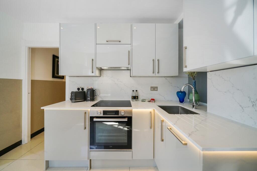 Apartment in London, City of Westminster - More