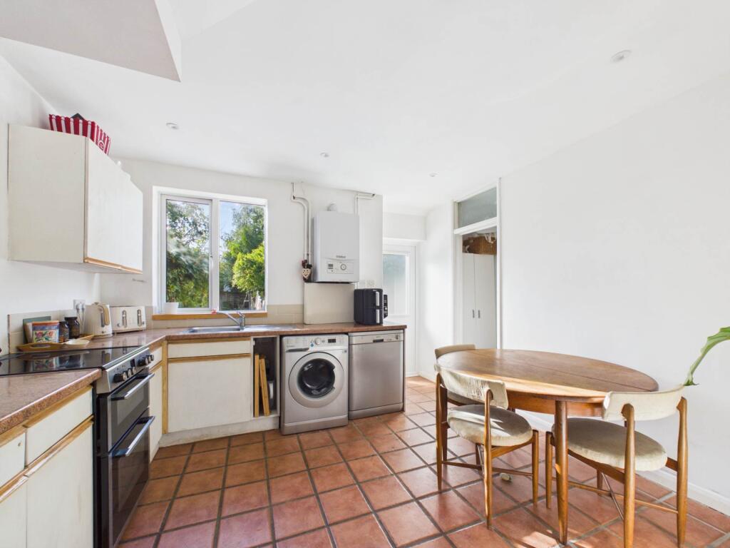 House in Redhill - View 4