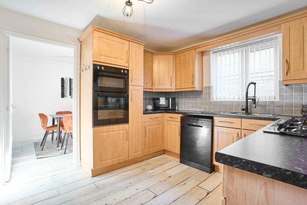 Snowdrop Crescent, Launceston, Cornwall, PL15 photo 4