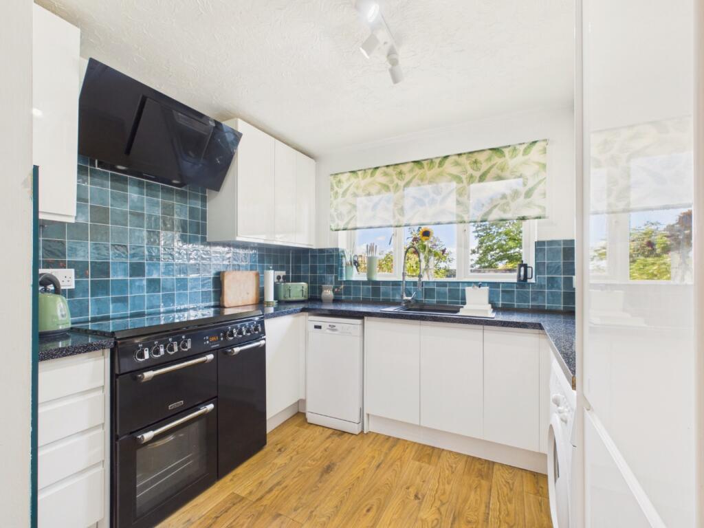Honley Wood Close, Kingston Upon Hull, HU7 4ZP photo 2