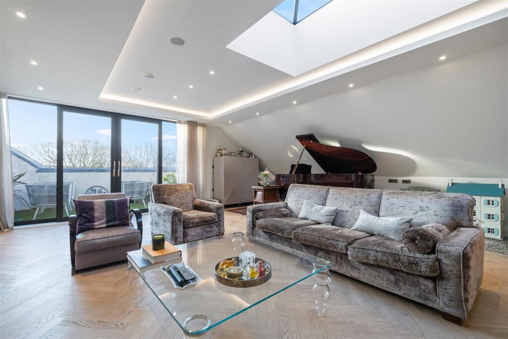 Main image of property: The Westbury, Holden Road, Woodside Park, N12