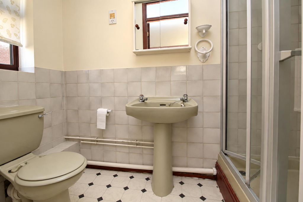 House in Peterborough, New Fletton - More