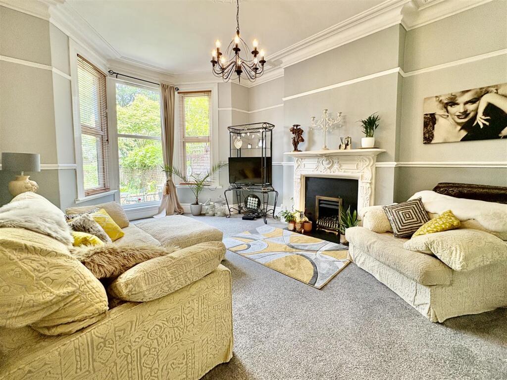 Apartment in Bristol, Henleaze - View 3