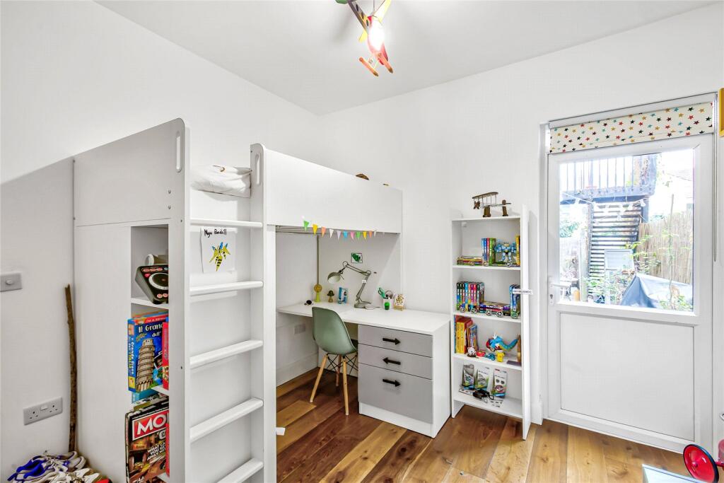 Apartment in London - More