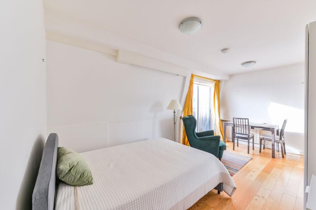 Apartment in London - More