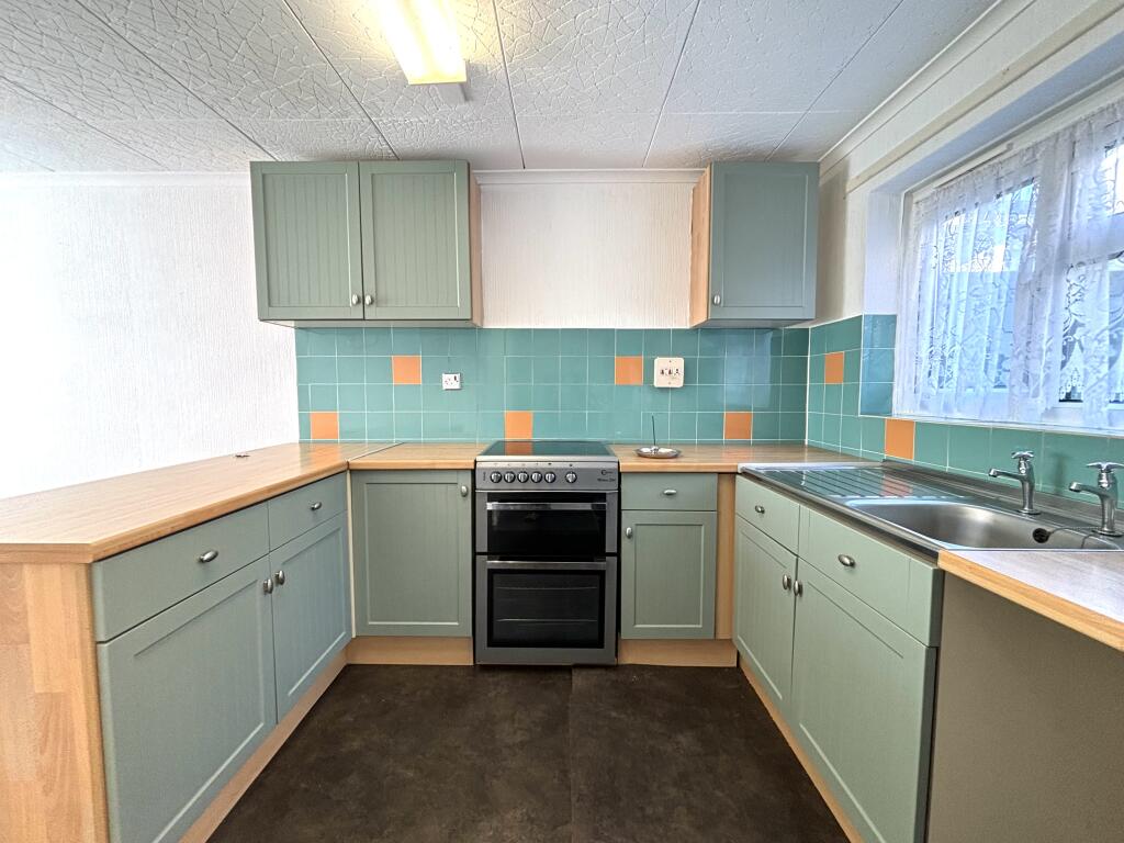 The Roundabout, Longbridge, B31 photo 4