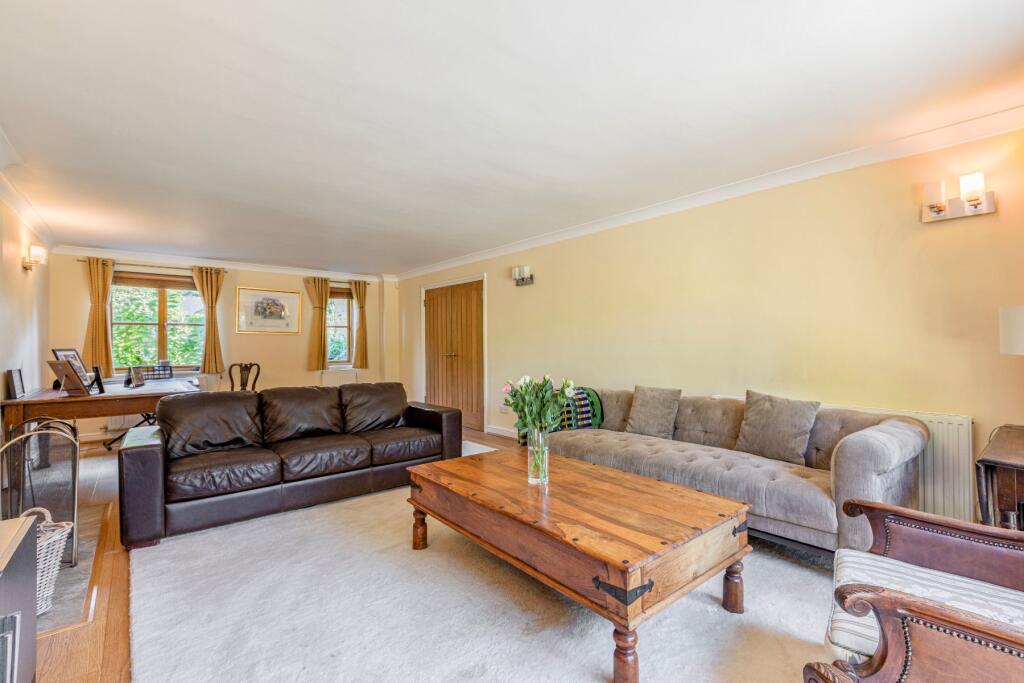 House in Woking, Surrey - View 2