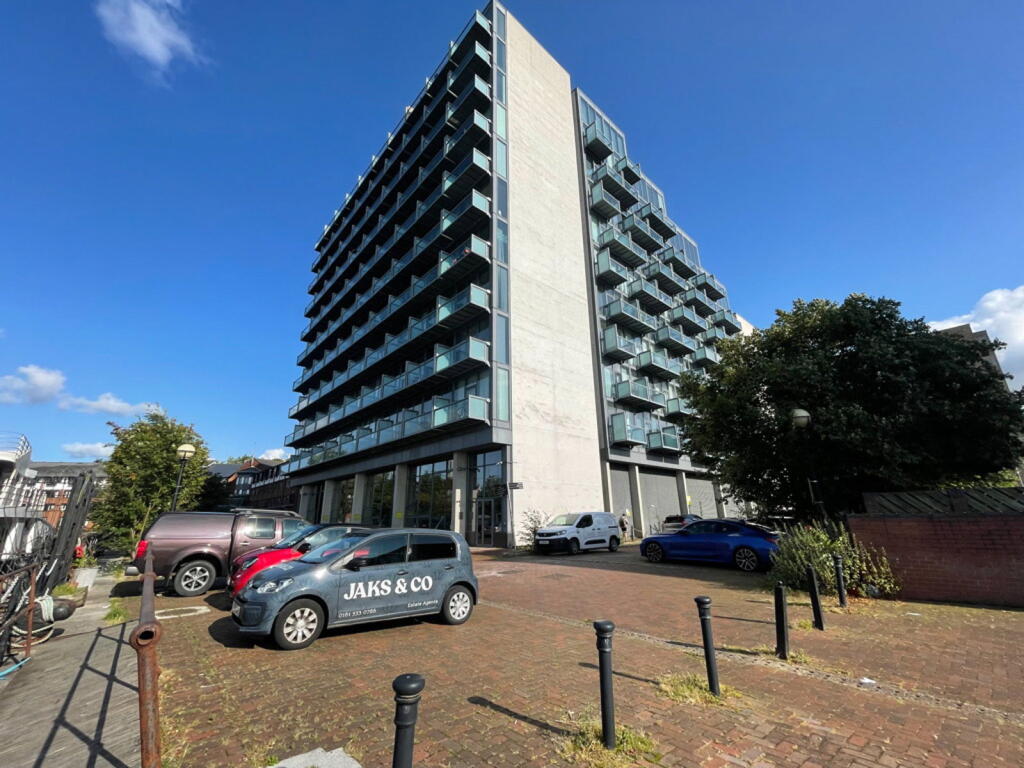 Main image of property: Clippers Quay, Salford, M50 3BP