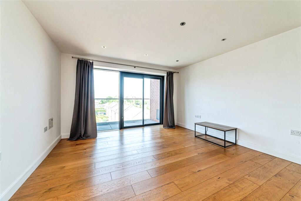 Racecourse Road, Newbury, Berkshire, RG14 - View 4