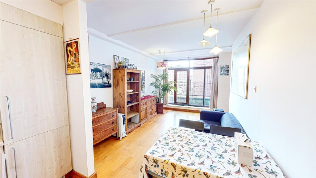 Main image of property: Oxford Place, 7 Oxford Road, Manchester, M1