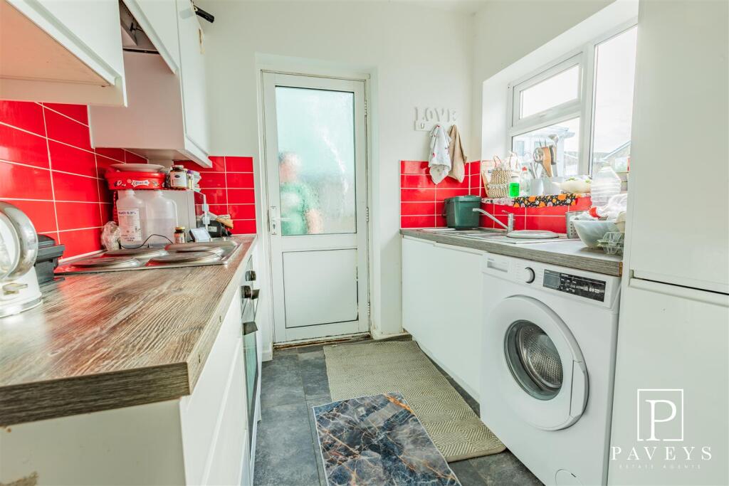 Kents Avenue, Holland-On-Sea - View 4