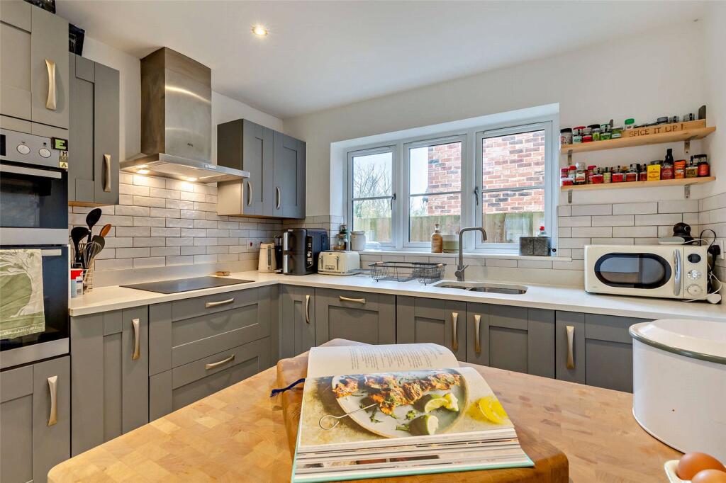 Goodrum Close, Ashwellthorpe, Norwich, NR16 photo 4