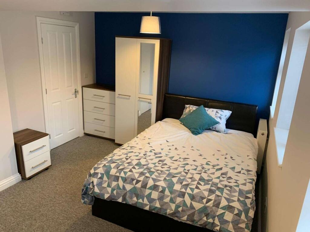 Main image of property: Hillview Crescent