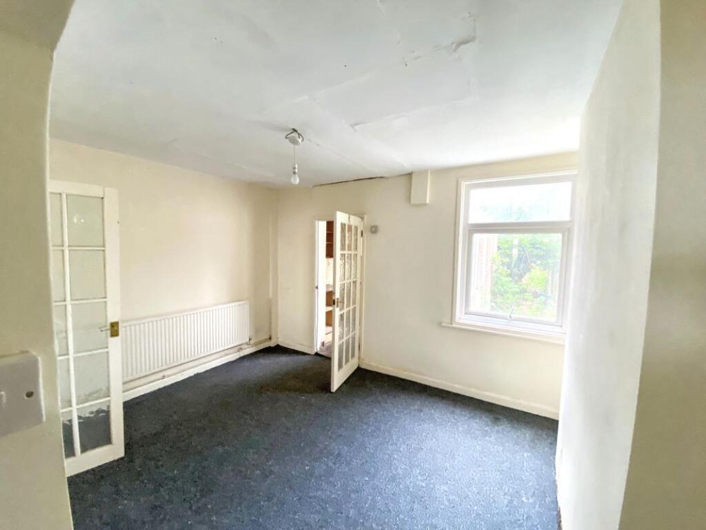 House in Swindon, Ferndale - More