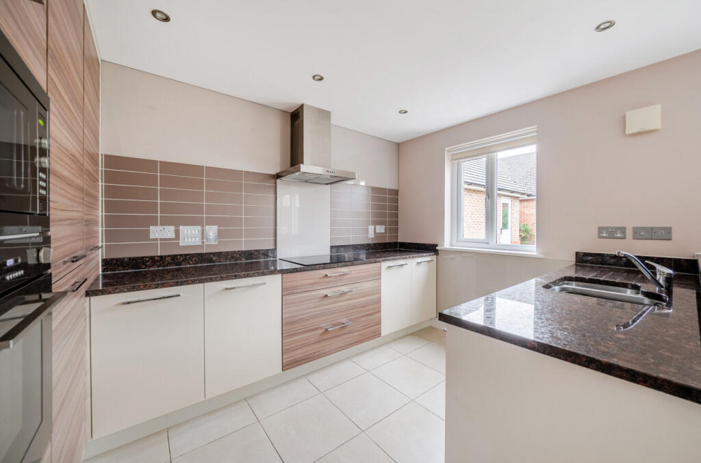 House in Bracknell - View 3