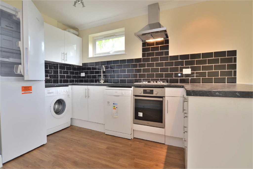 Apartment in Ilford - View 3