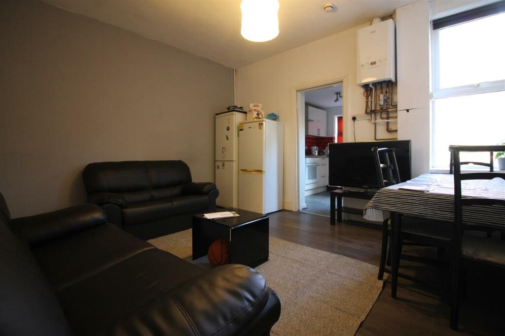6 bedroom house for rent