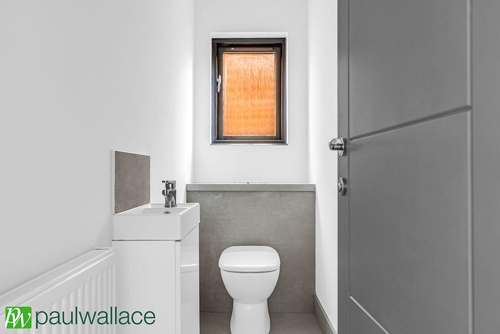 House in Broxbourne, Hertfordshire - More