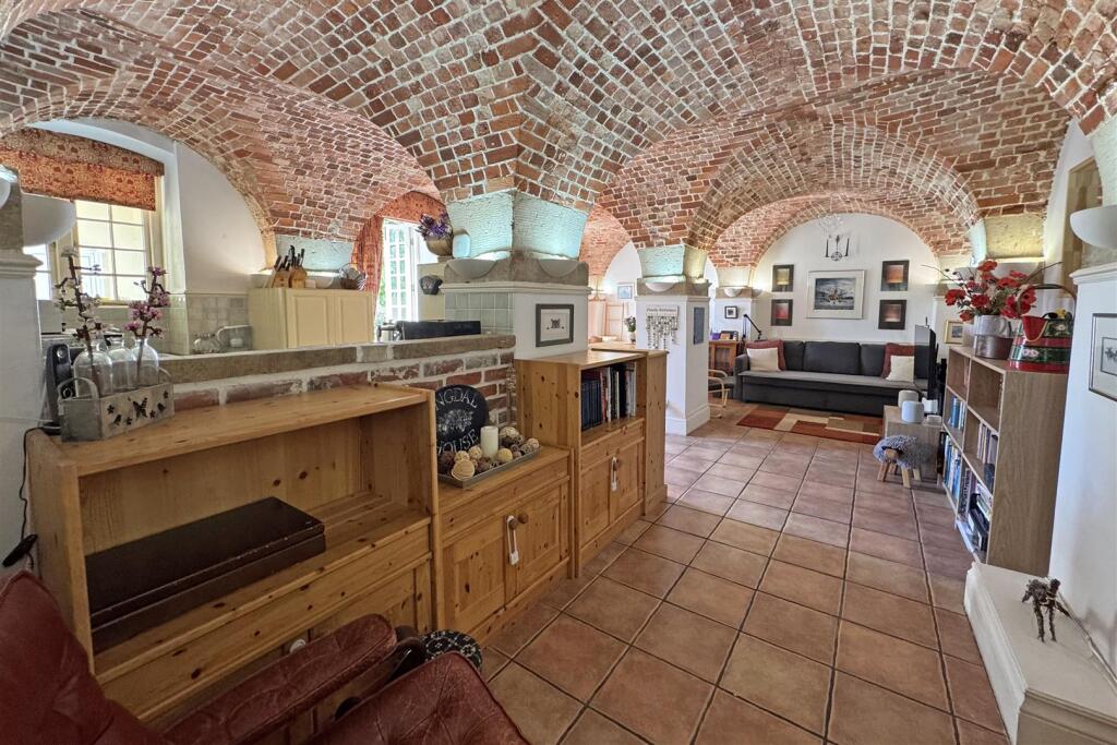 Apartment in Guildford - View 3
