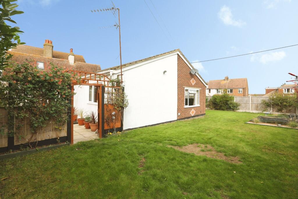 Minster Road, Minster on Sea, Sheerness, Kent, ME12 photo 4