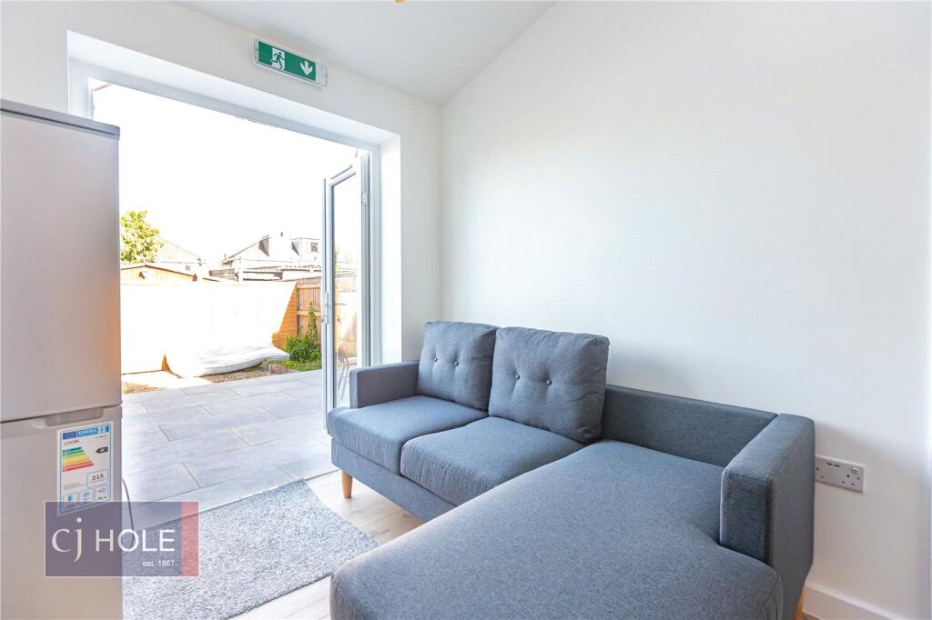 5 bedroom terraced house for rent