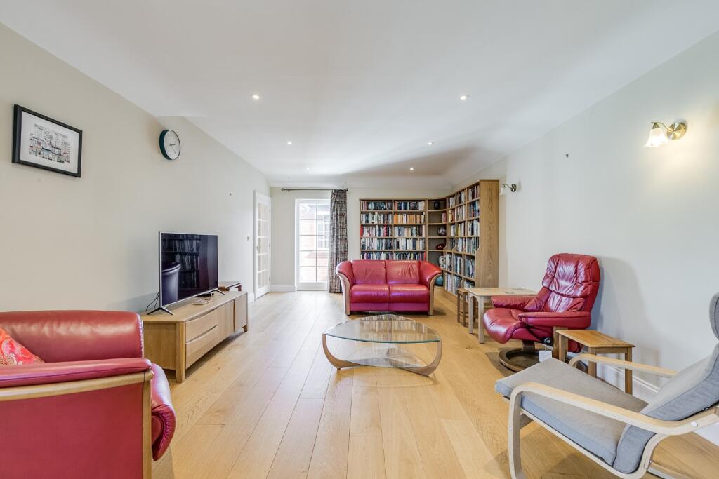 Additional image 7 of High Oaks Road, West Side, Welwyn Garden City, Hertfordshire, AL8