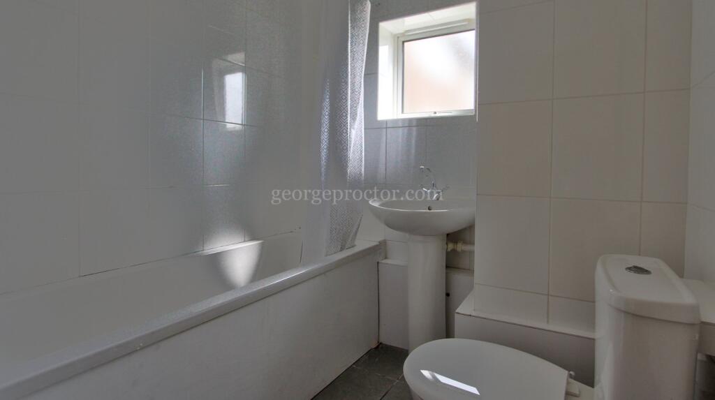 Apartment in London, London Borough of Bromley - View 4
