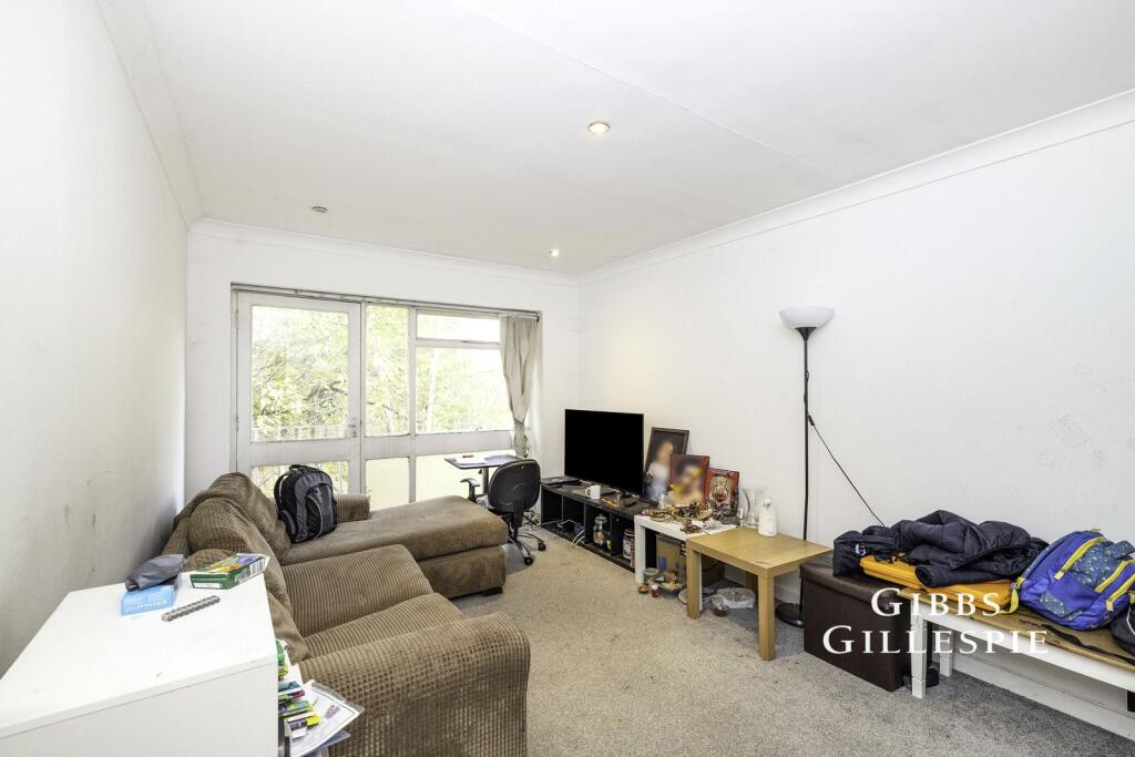Apartment in London, Pinner - View 2