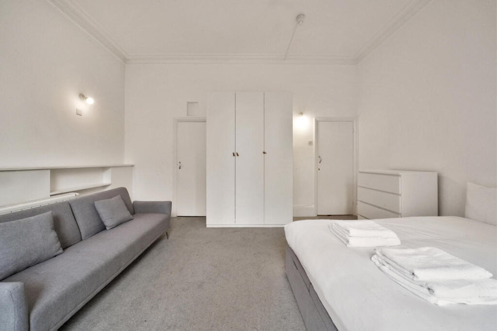 Studio flat for rent