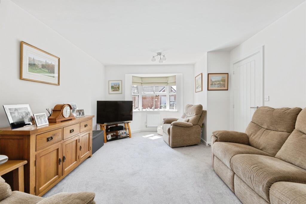 18 Halifax Close photo 3