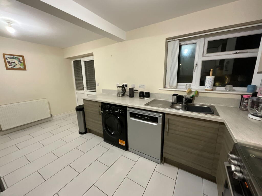 Additional image 4 of HALESOWEN, Abberley Close