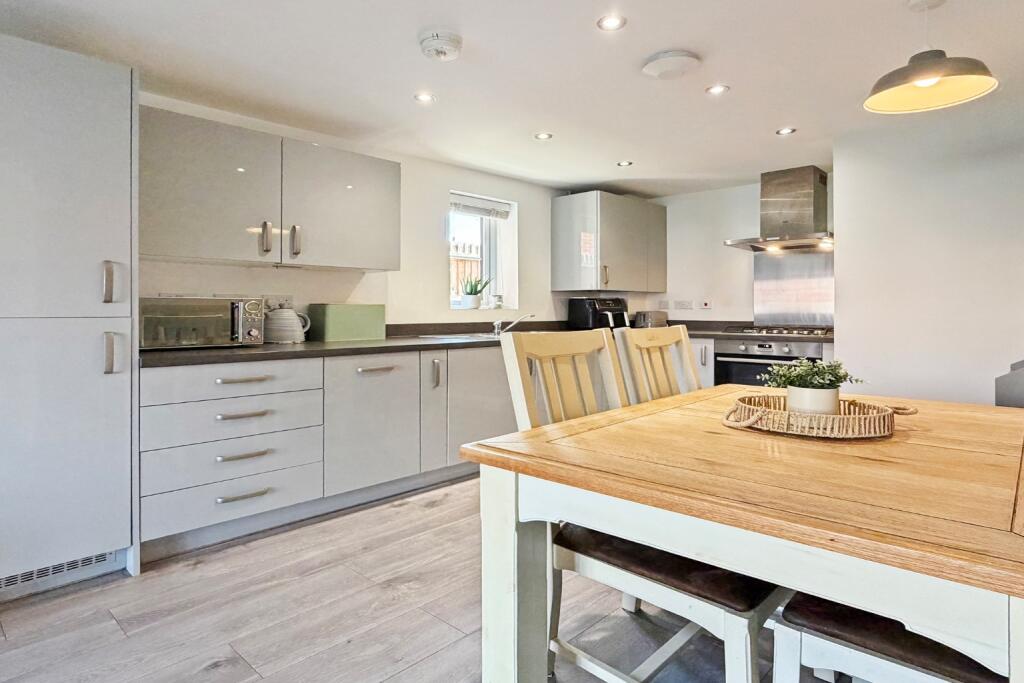 Apartment in Woodley, Wokingham - View 4