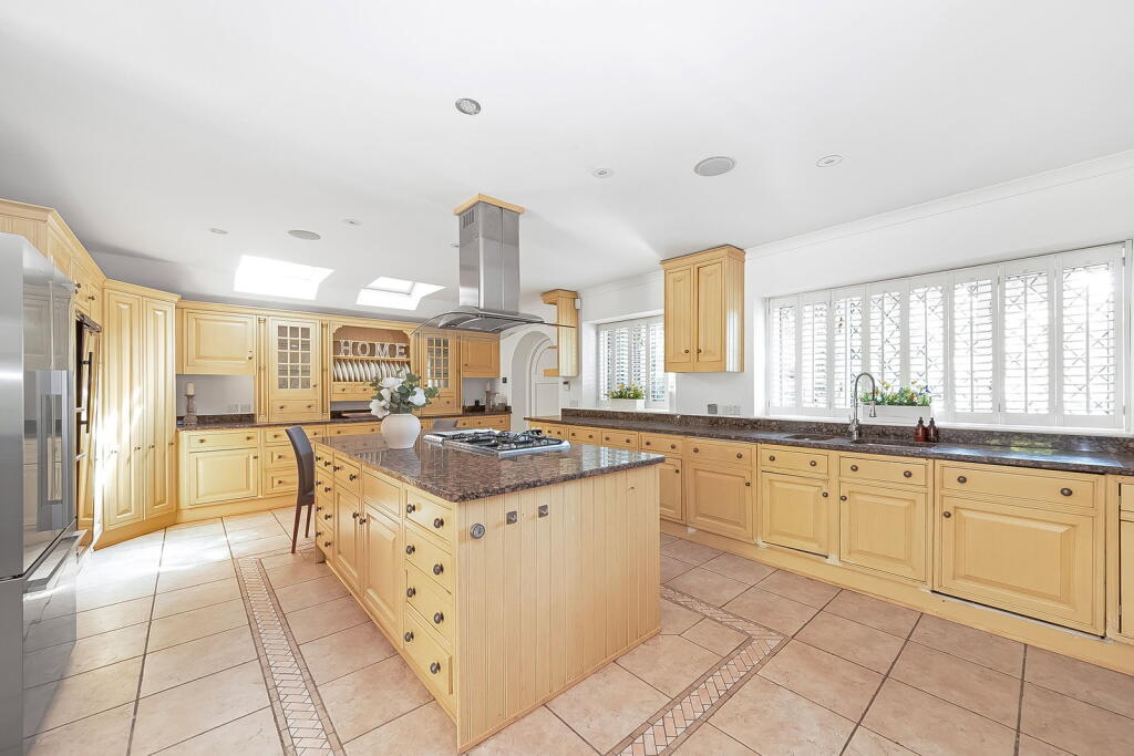 House in Kingston upon Thames - More