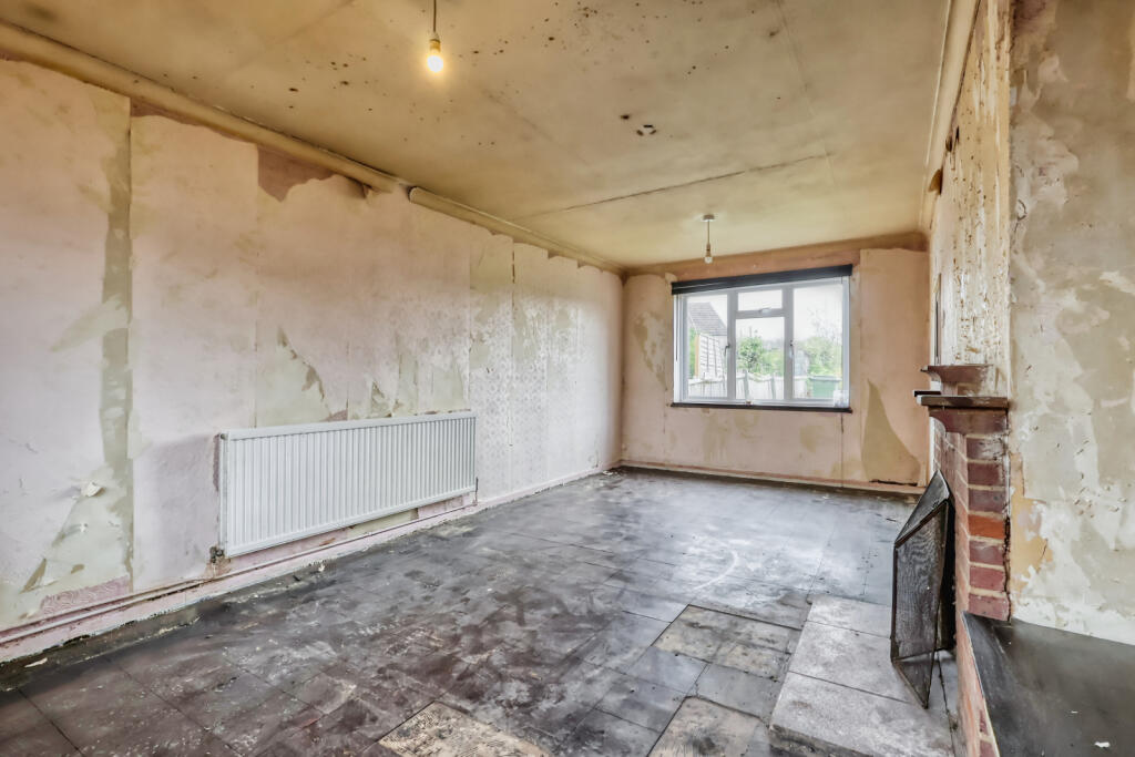 Coronation Crescent, Lane End, High Wycombe, Buckinghamshire, HP14 - View 3